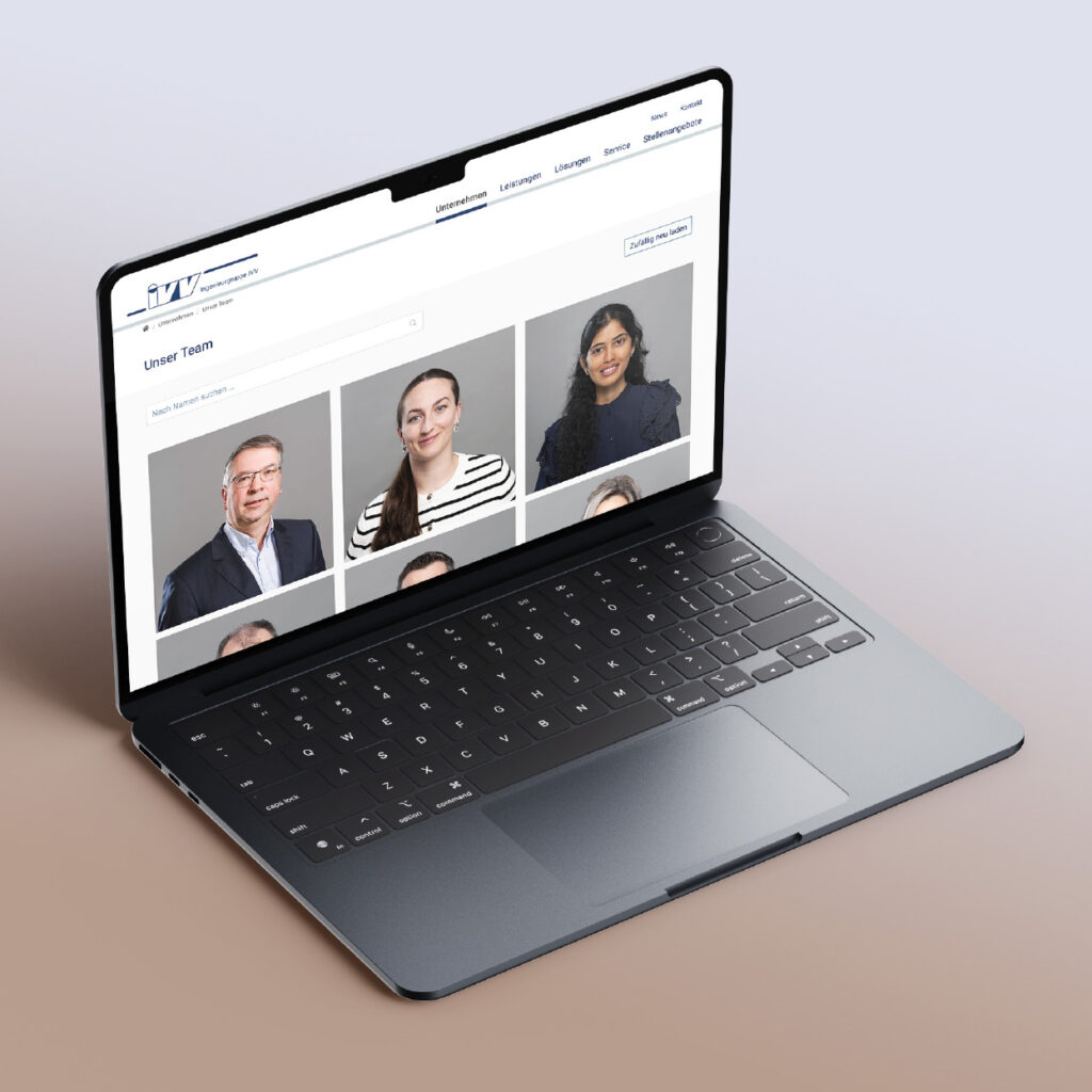 Team-Webseite mit Zufallsgenerator, der bei jedem Neuladen der Webseite andere Teammitglieder darstellt